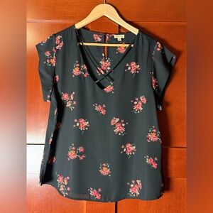 Lily White Black Floral Whimsigoth V-Neck Short Sleeve Blouse Size XL